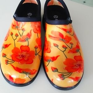 Sloggers plastic outdoor clogs